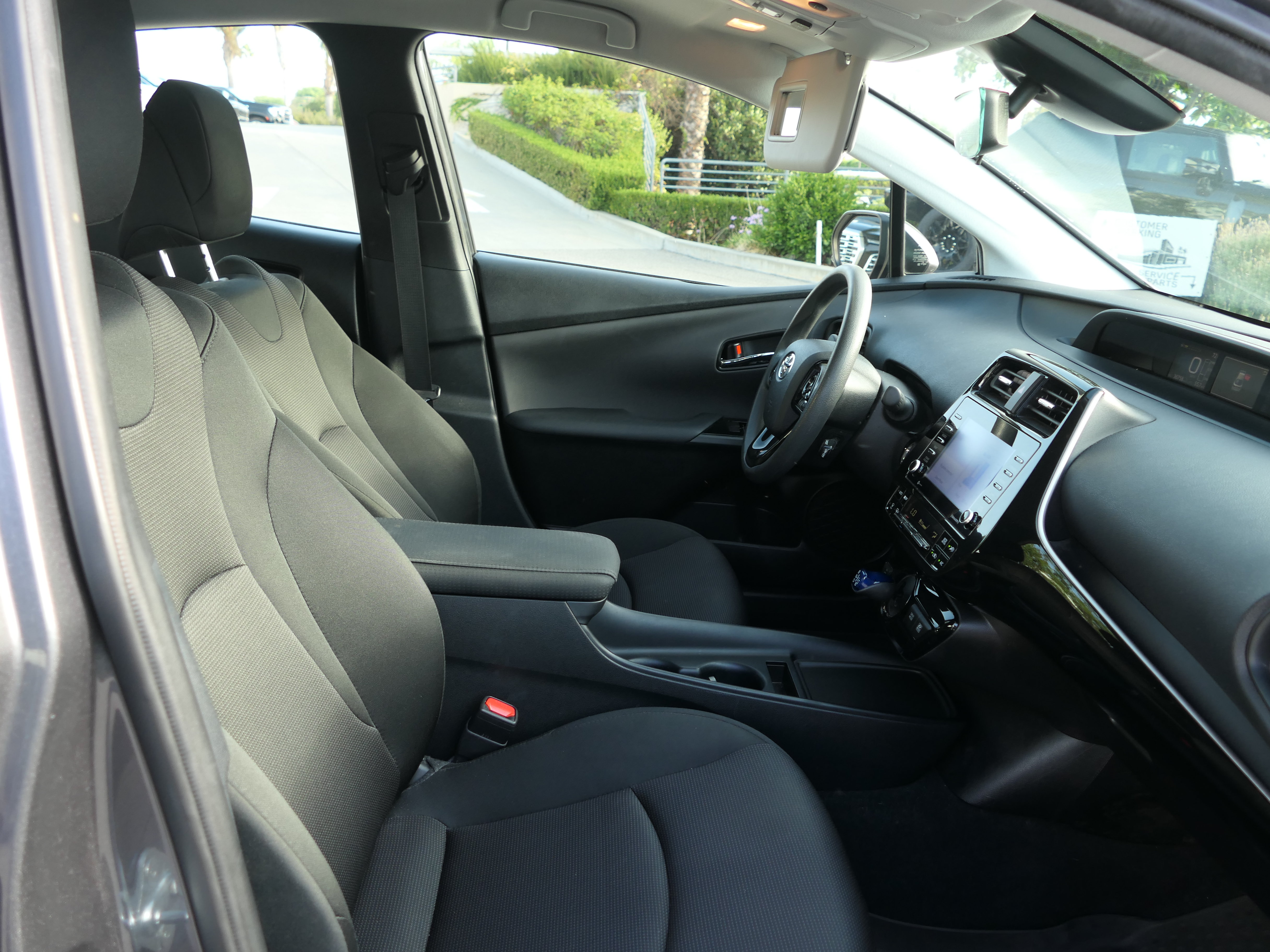 Used 2022 Toyota Prius L Eco FWD image 25