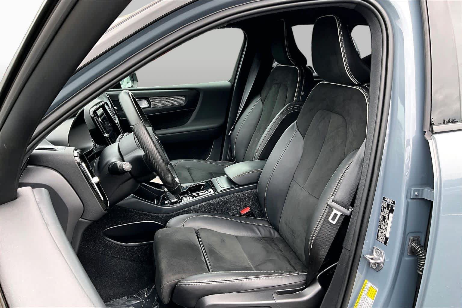 Used 2021 Volvo XC40 T5 R-Design AWD/4WD image 9
