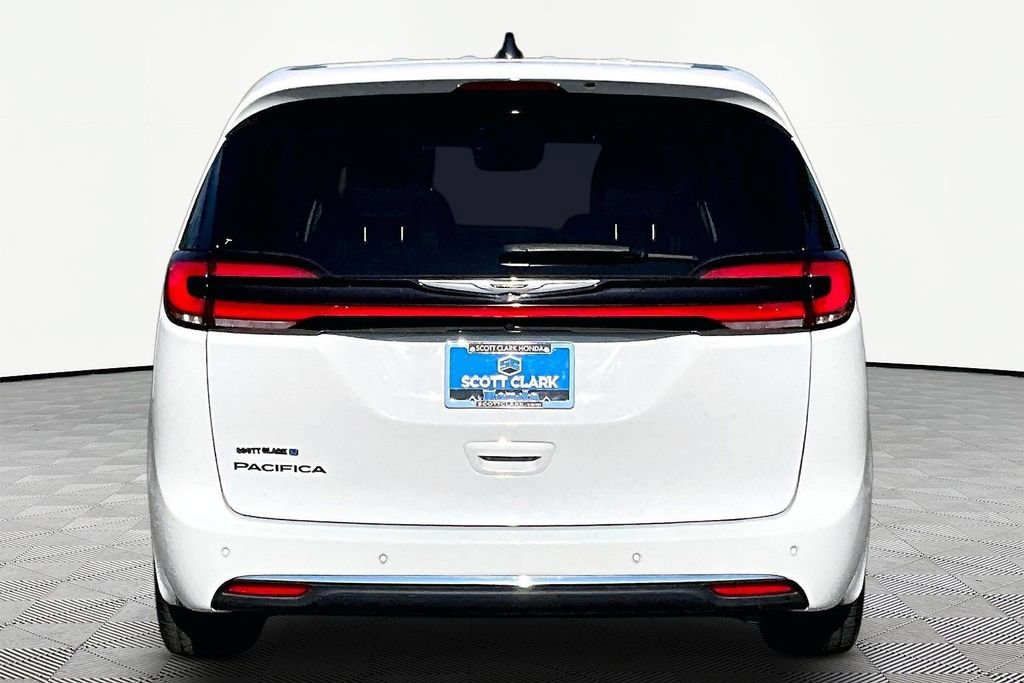Used 2024 Chrysler Pacifica Touring-L FWD image 7