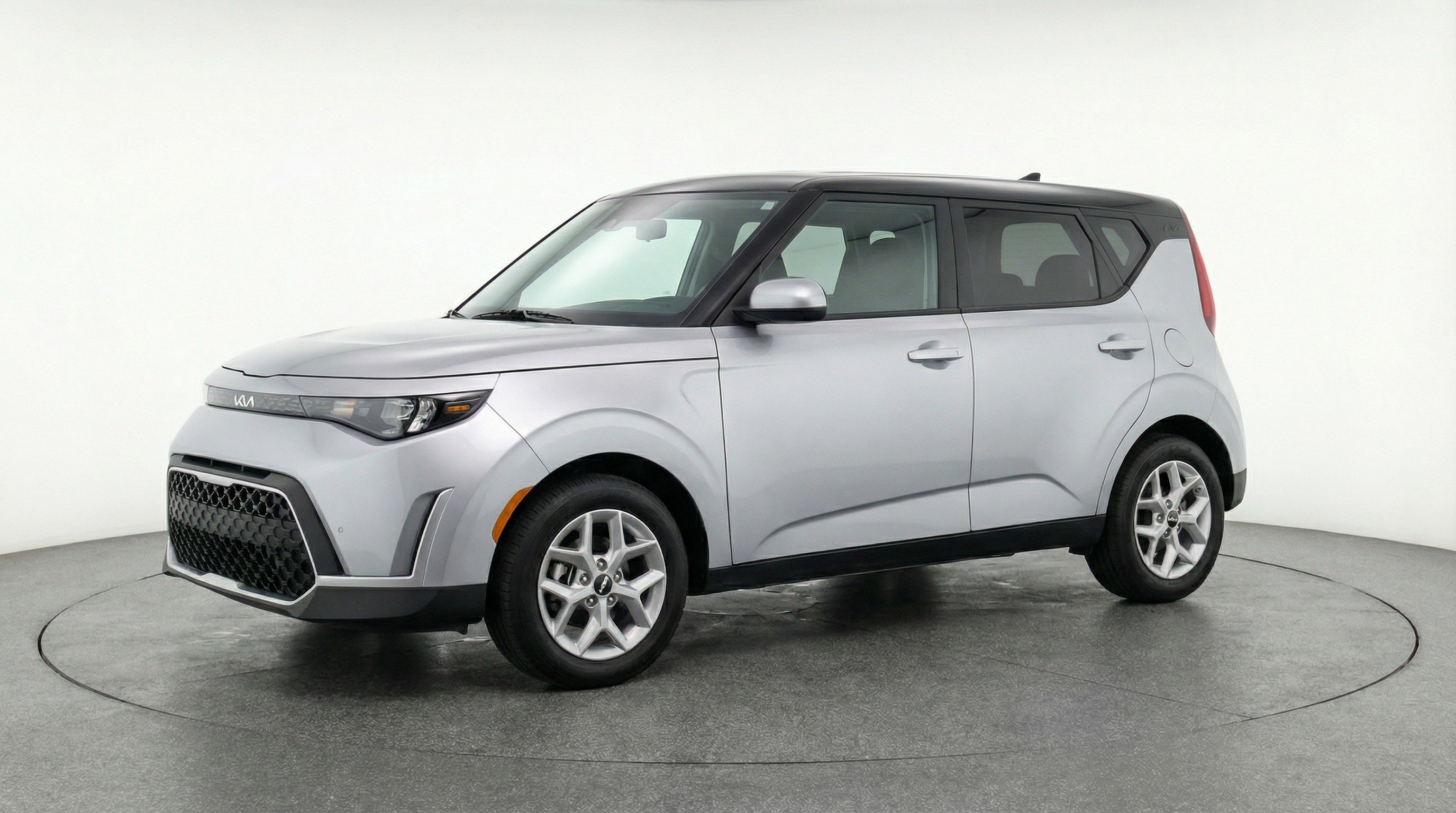 Used 2025 Kia Soul LX w/ LX Technology Package image 3