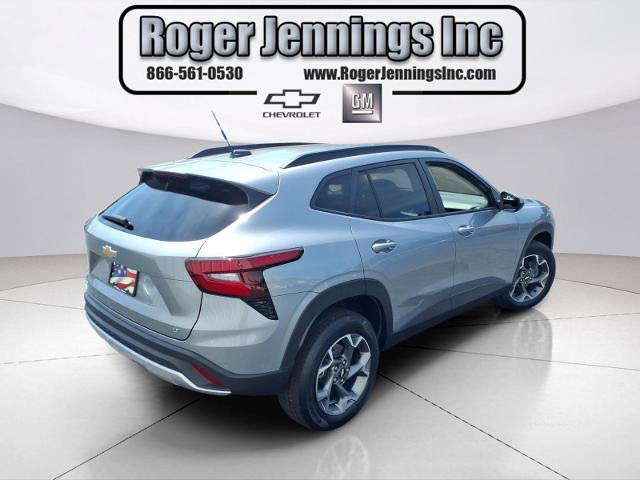 Used 2025 Chevrolet Trax LT w/ Driver Confidence Package FWD image 4