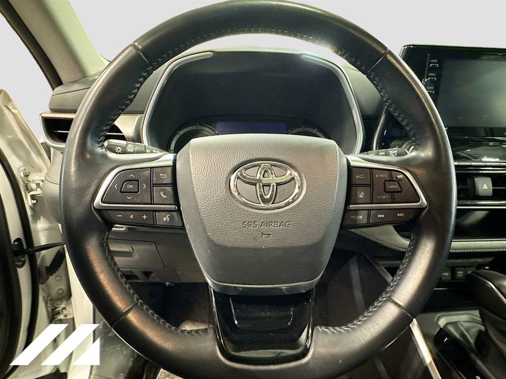 Used 2020 Toyota Highlander XLE image 11