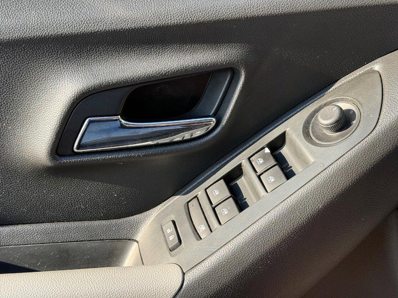 Used 2020 Chevrolet Trax Premier FWD image 23