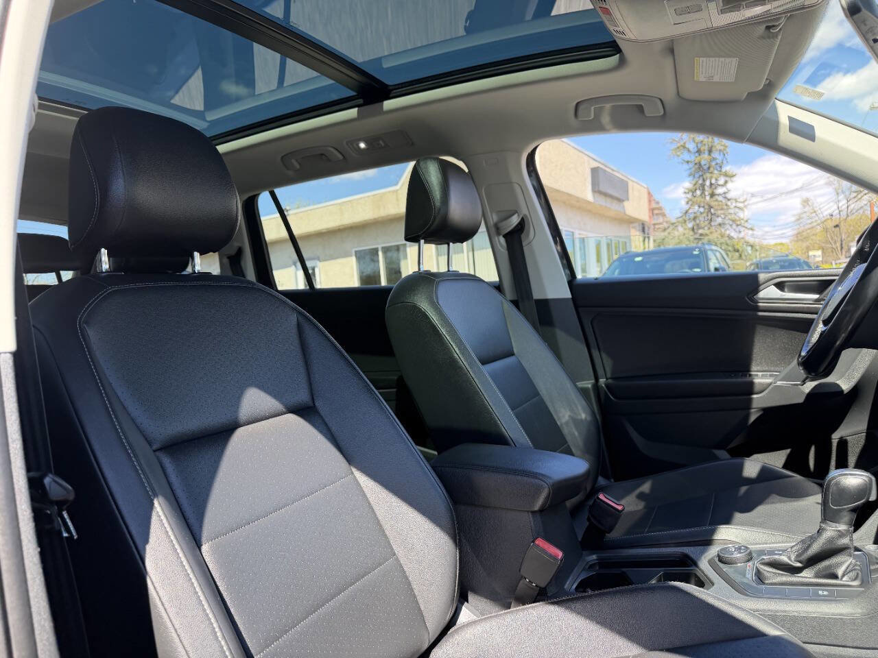 Used 2018 Volkswagen Tiguan SE w/ Panoramic Sunroof Package AWD/4WD image 29