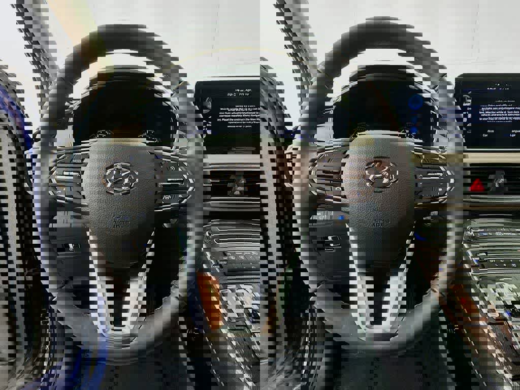 Used 2023 Hyundai Santa Fe SEL FWD image 16