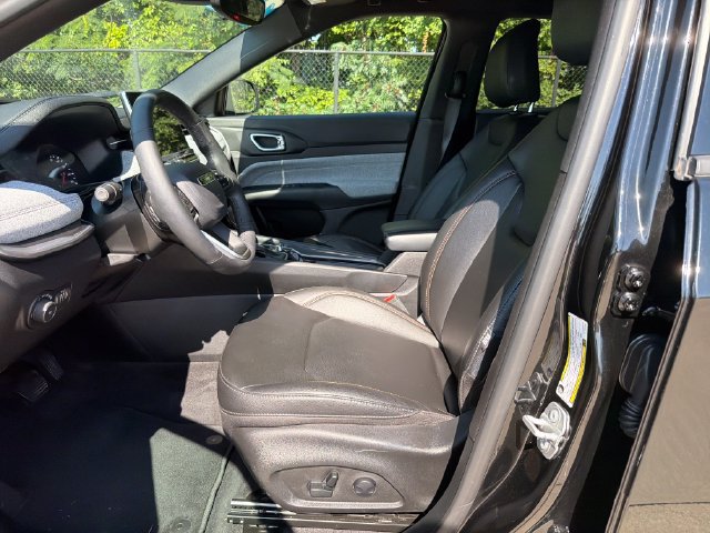 Used 2024 Jeep Compass Latitude AWD/4WD image 11