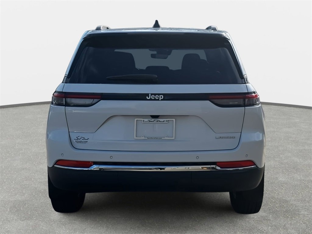 New 2025 Jeep Grand Cherokee Laredo image 6