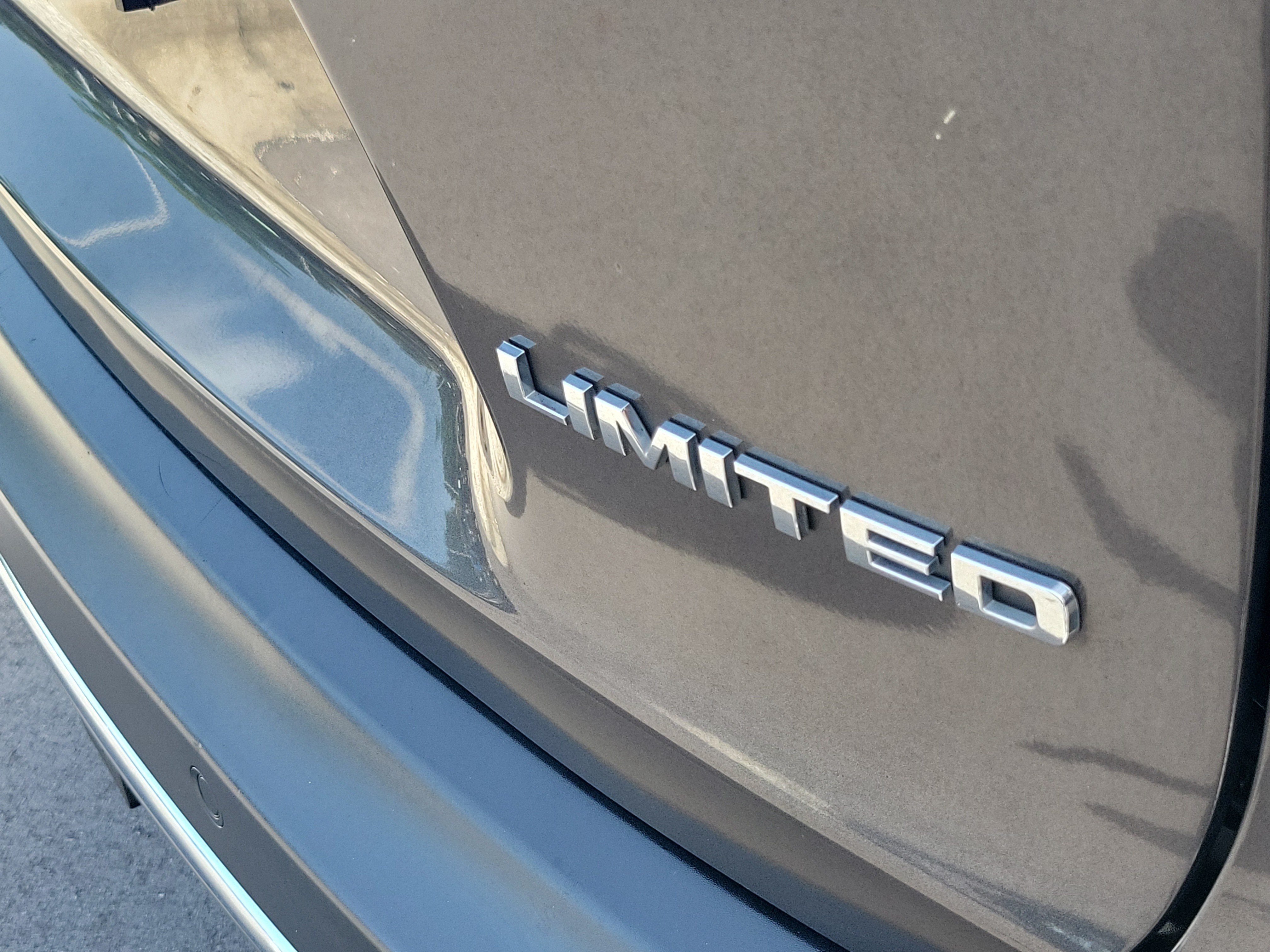 Used 2019 Jeep Cherokee Limited w/ Trailer Tow Group AWD/4WD image 8
