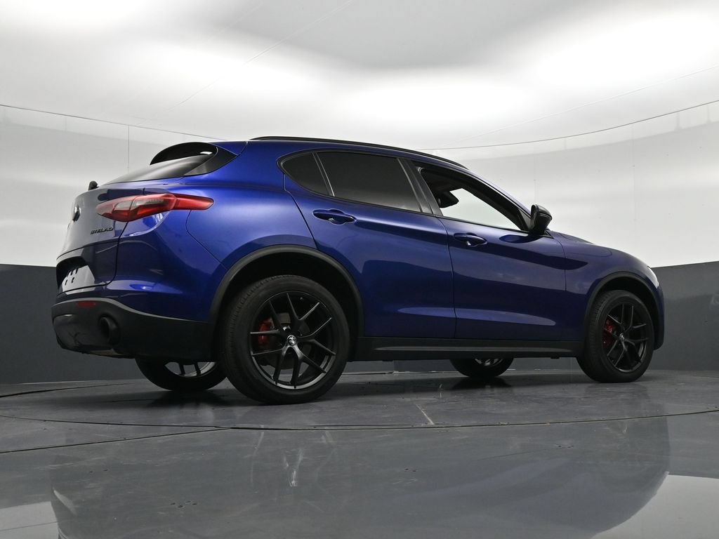 Used 2020 Alfa Romeo Stelvio w/ Nero Edizione RWD image 16