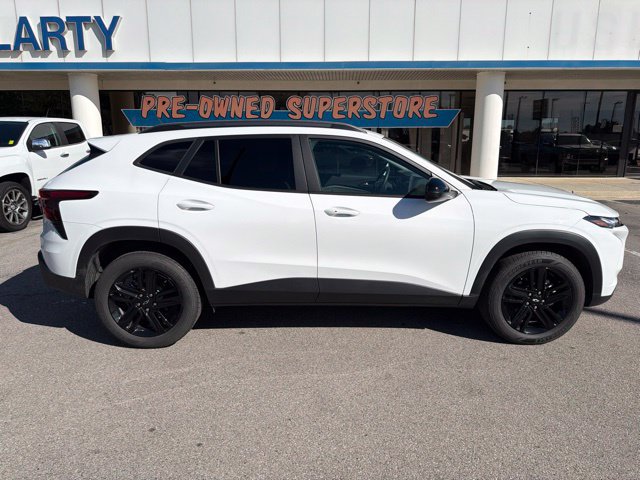 Used 2025 Chevrolet Trax ACTIV w/ Driver Confidence Package FWD image 2