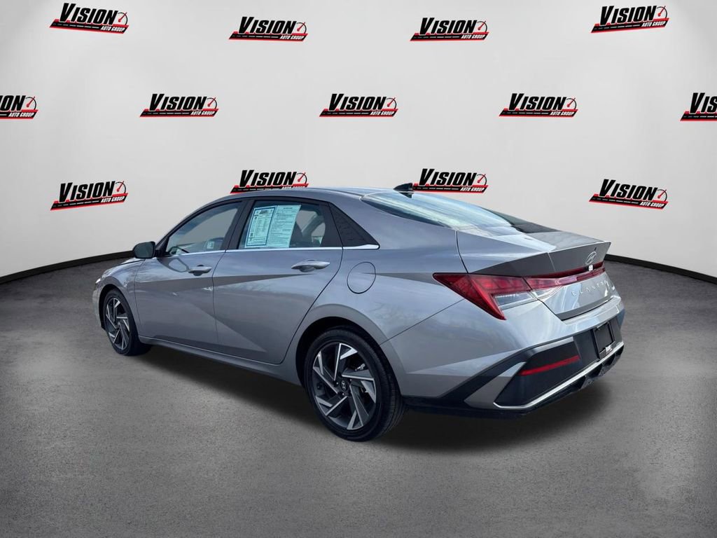 Used 2025 Hyundai Elantra Limited image 7
