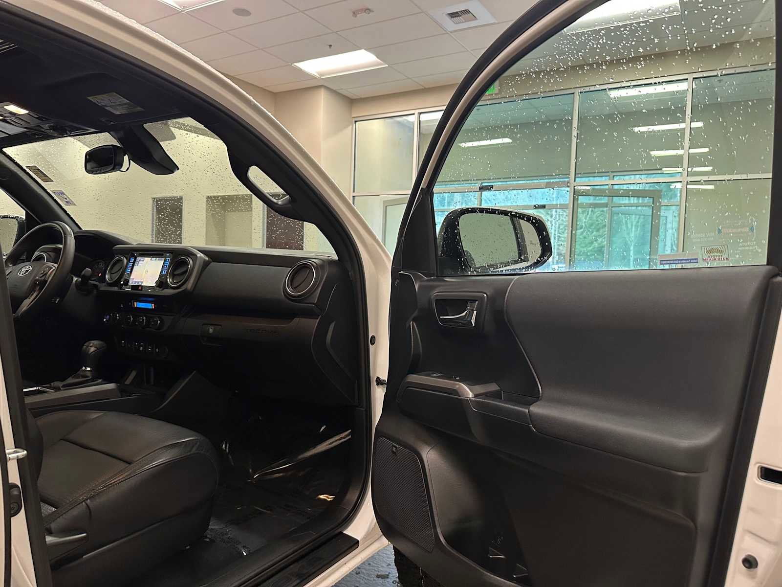 Used 2019 Toyota Tacoma TRD Off-Road image 28