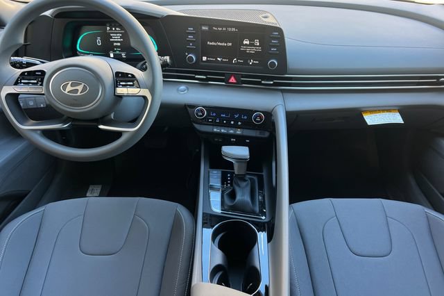 New 2026 Hyundai Elantra Hybrid FWD image 12