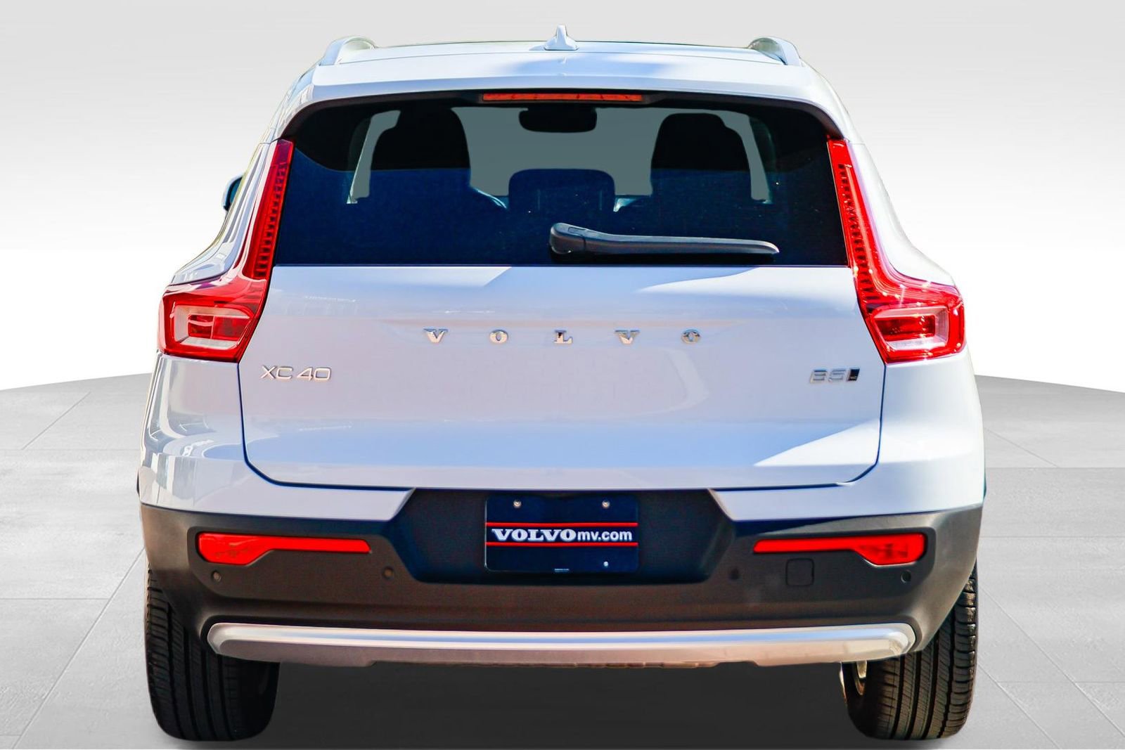 Used 2025 Volvo XC40 B5 Core AWD/4WD image 7