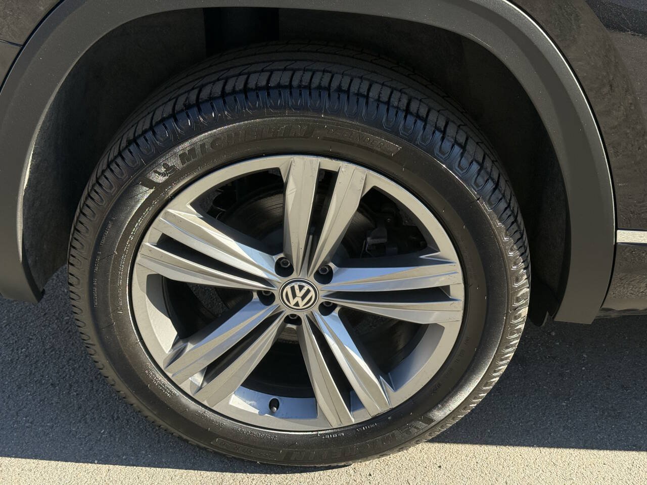 Used 2019 Volkswagen Atlas SEL R-Line AWD/4WD image 40