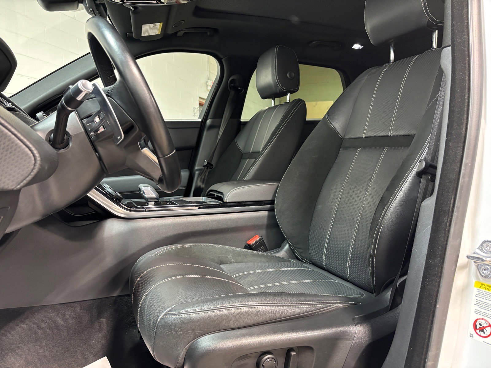 Used 2022 Land Rover Range Rover Velar R-Dynamic S AWD/4WD image 23