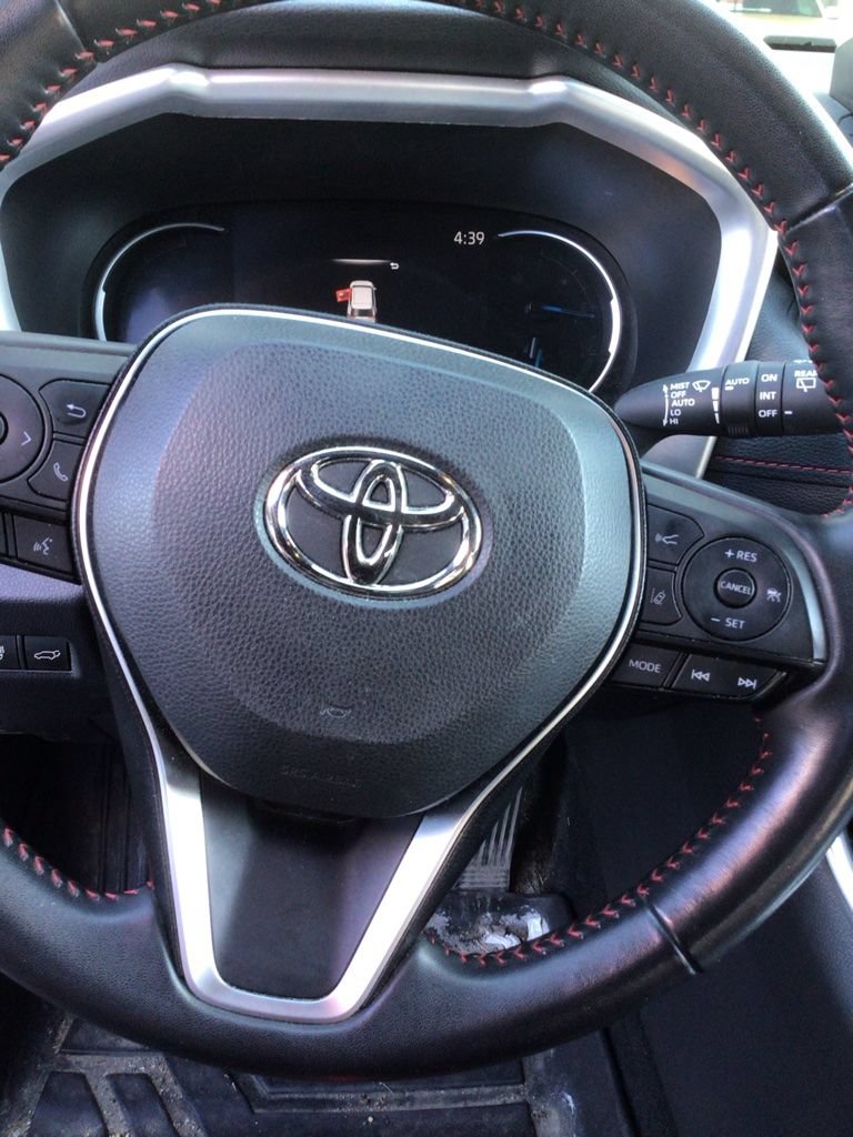 Used 2021 Toyota RAV4 SE w/ Weather & Moonroof Package AWD/4WD image 8