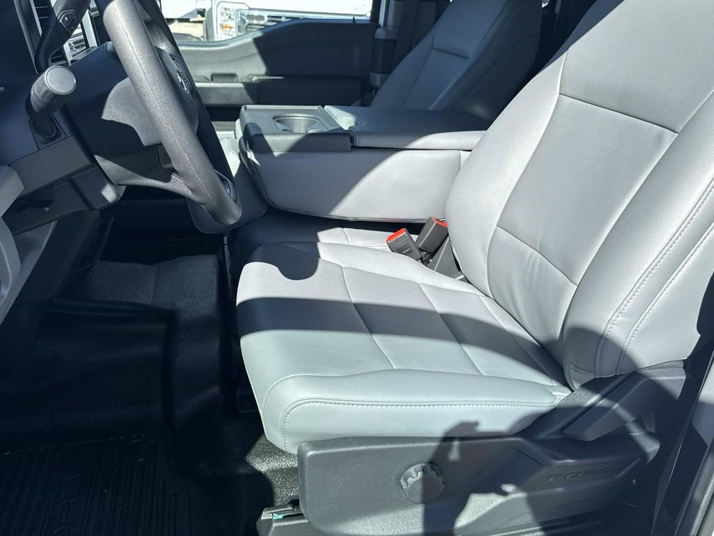 New 2026 Ford F350 XL w/ XL Chrome Package image 19
