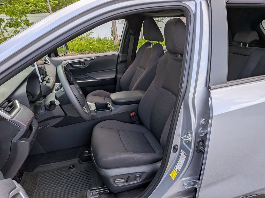 Used 2023 Toyota RAV4 SE w/ Weather & Moonroof Package AWD/4WD image 7