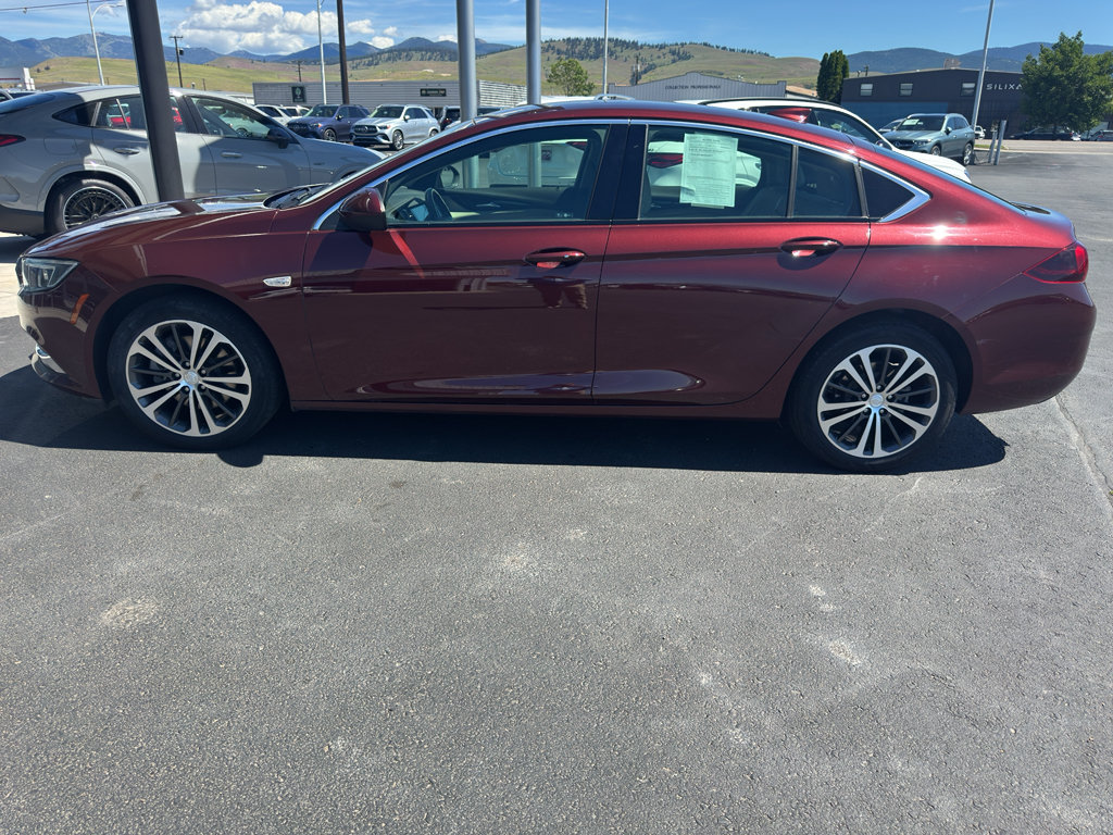Used 2018 Buick Regal Essence w/ Sights and Sounds Package AWD/4WD image 1