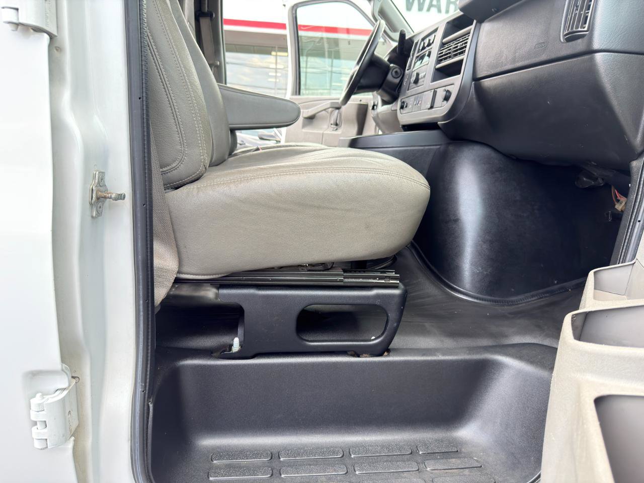 Used 2018 GMC Savana 2500 Extended RWD image 27