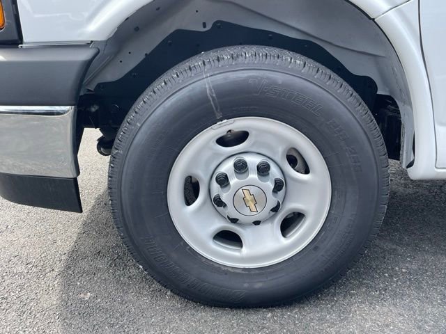 New 2025 Chevrolet Express 2500 Work Van w/ Driver Convenience Package image 5