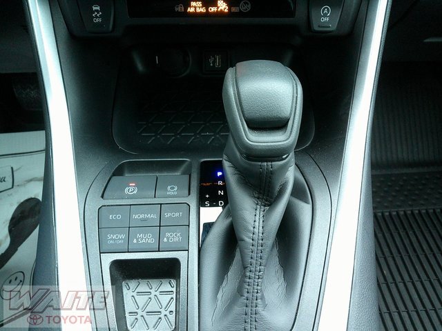 Used 2025 Toyota RAV4 XLE image 18