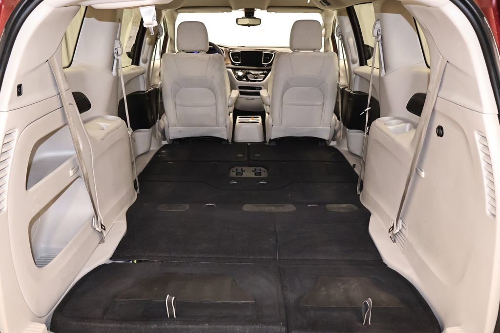 Used 2017 Chrysler Pacifica Touring image 37
