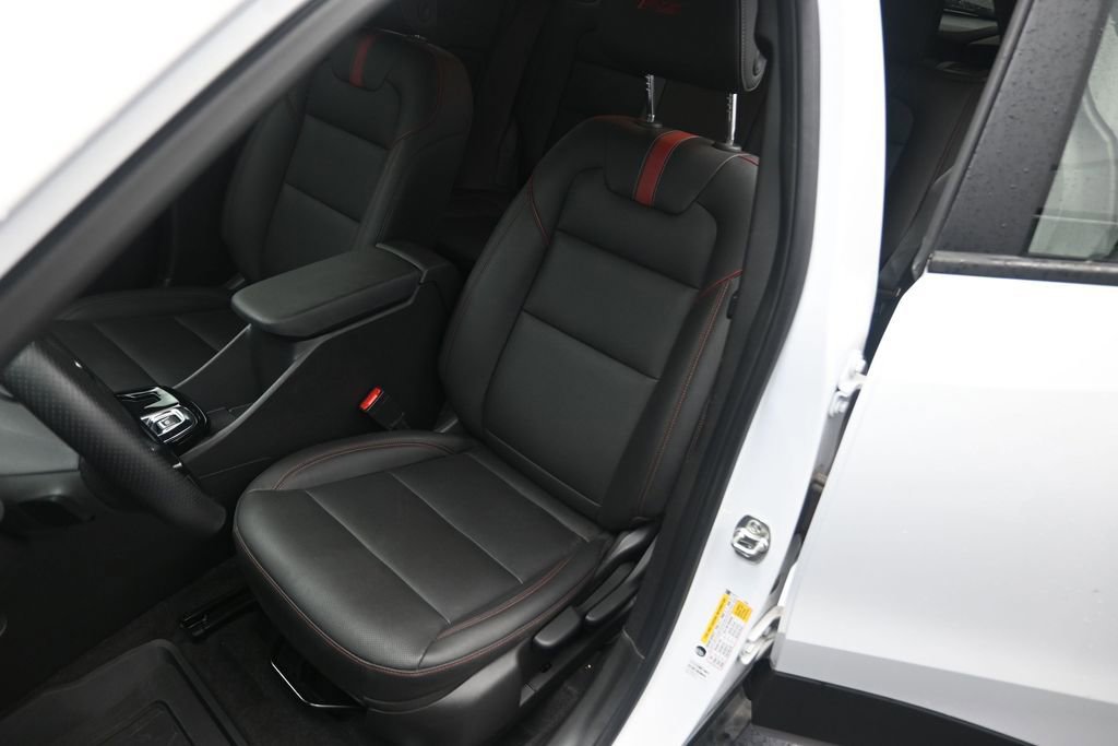 Used 2025 Chevrolet Trax RS FWD image 10