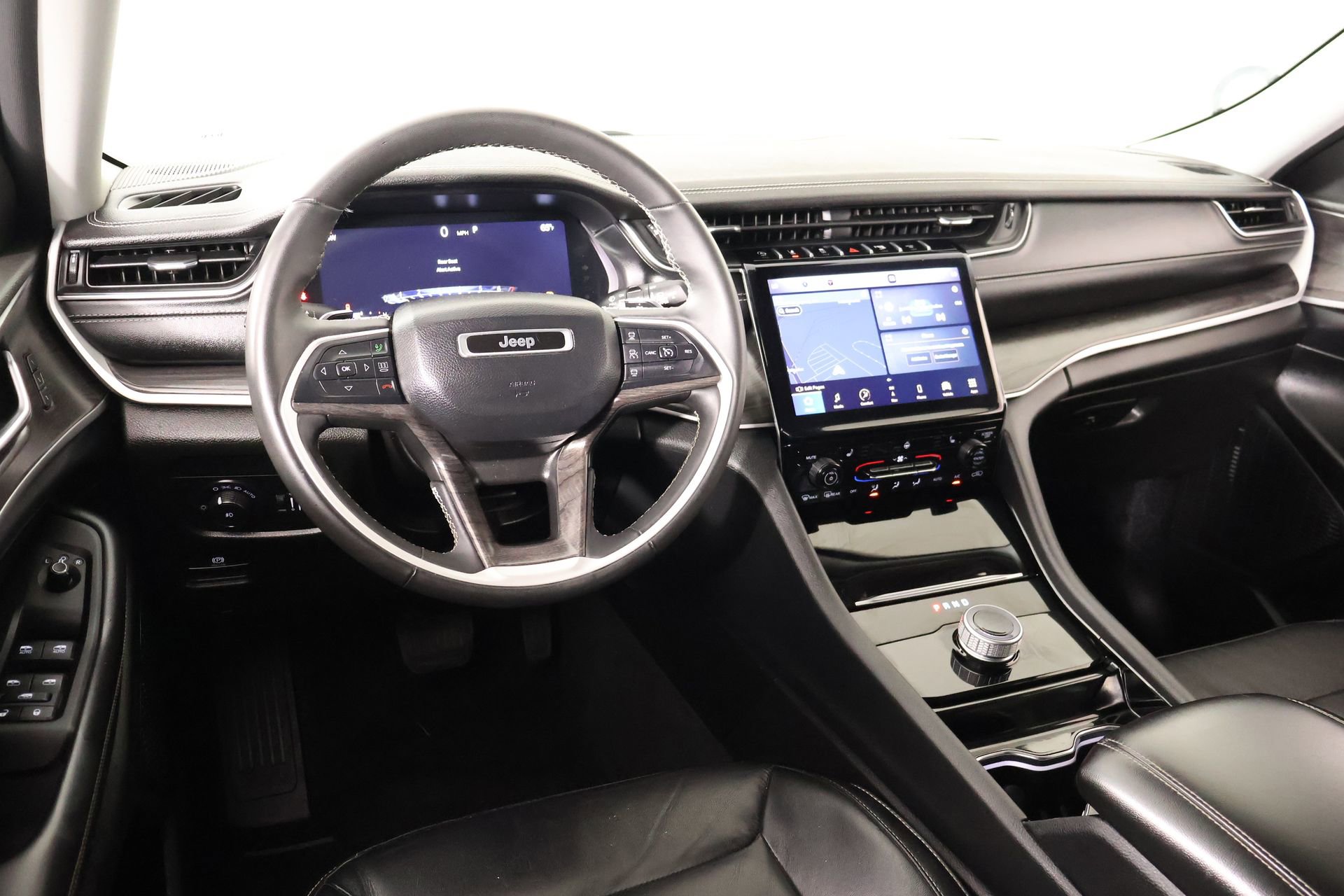 Used 2023 Jeep Grand Cherokee Limited image 2