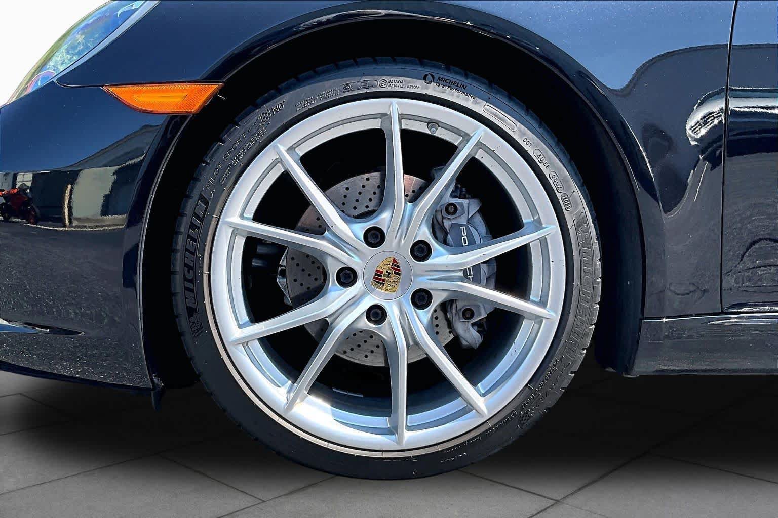 Used 2017 Porsche 911 Carrera RWD image 10