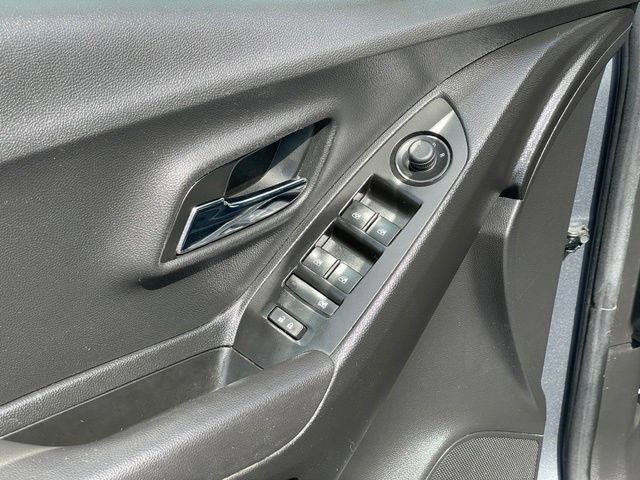 Used 2019 Chevrolet Trax LT w/ LT Convenience Package AWD/4WD image 11