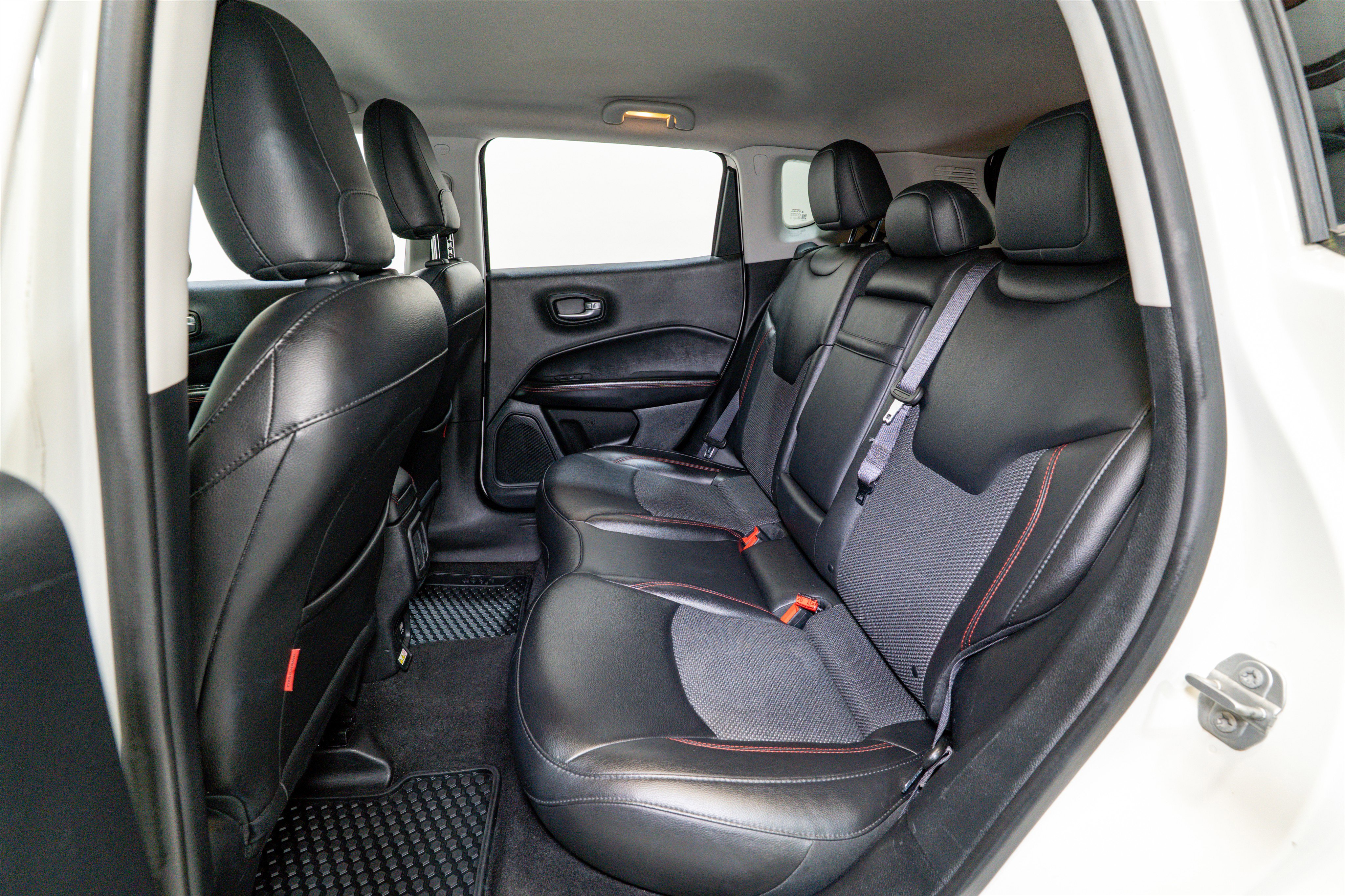 Used 2019 Jeep Compass Trailhawk w/ Cold Weather Group image 30