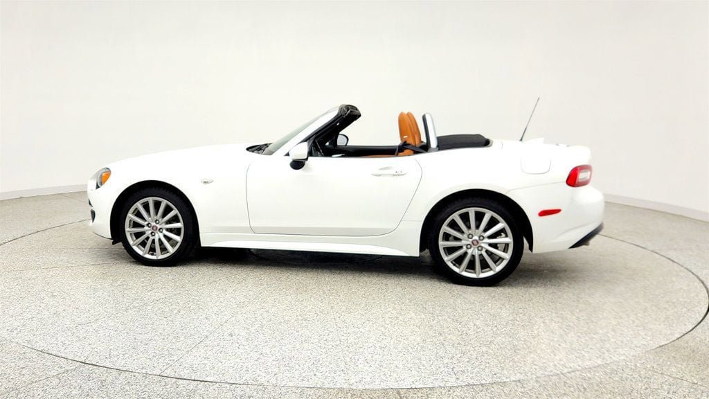 Used 2018 FIAT 124 Spider Lusso w/ Navigation & Sound Group RWD image 8