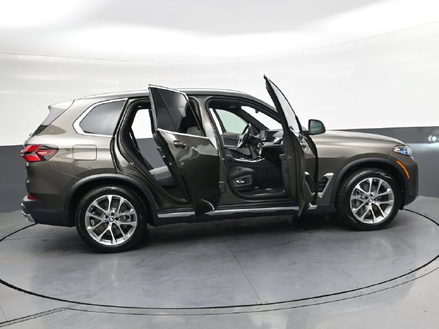 New 2026 BMW X5 xDrive50e w/ Climate Comfort Package AWD/4WD image 38