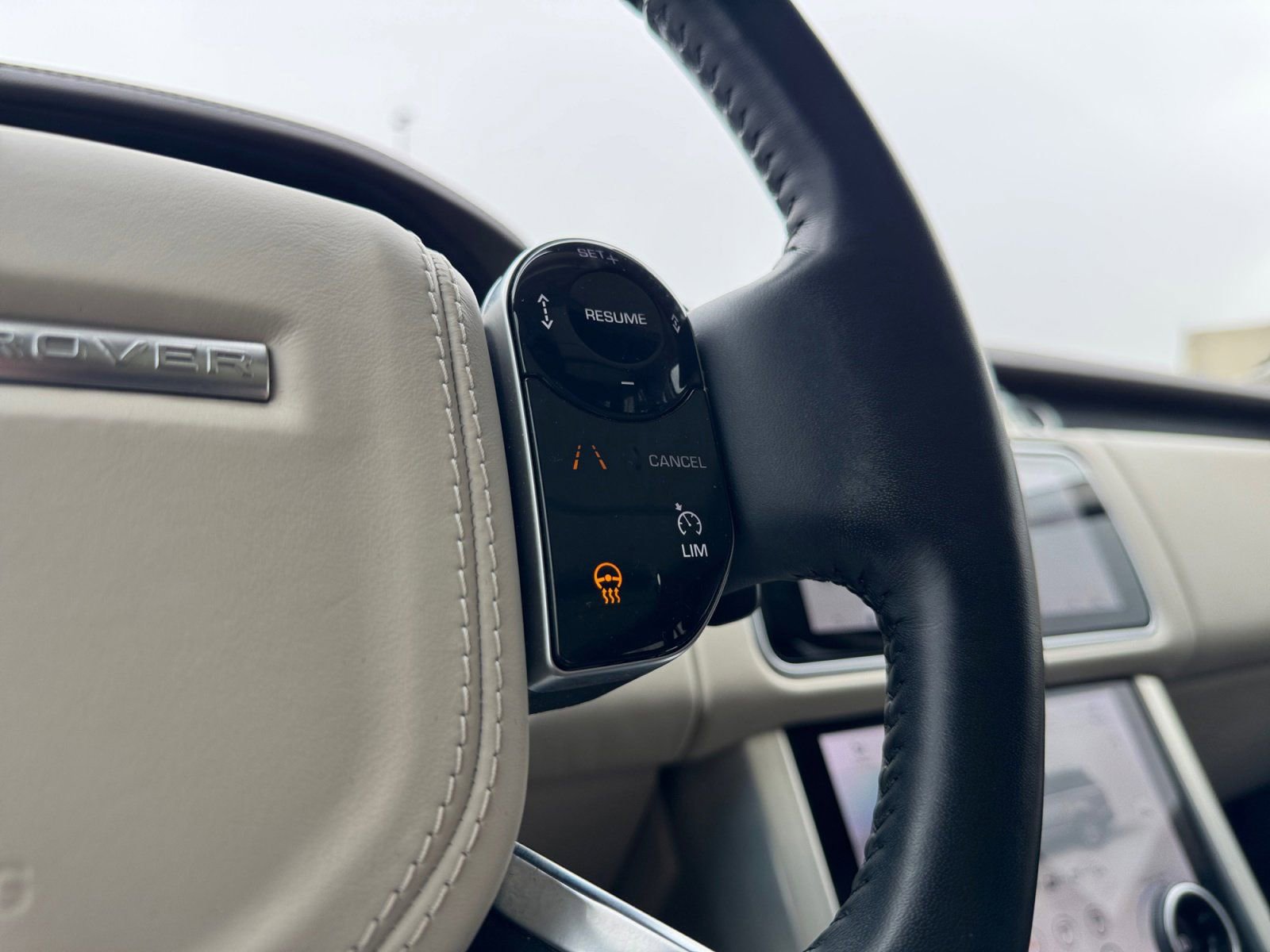 Used 2018 Land Rover Range Rover HSE image 29