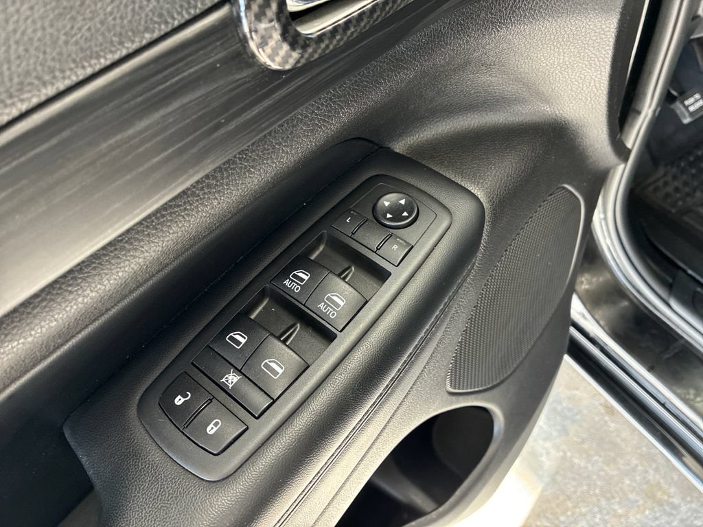 Used 2020 Jeep Grand Cherokee Altitude AWD/4WD image 12