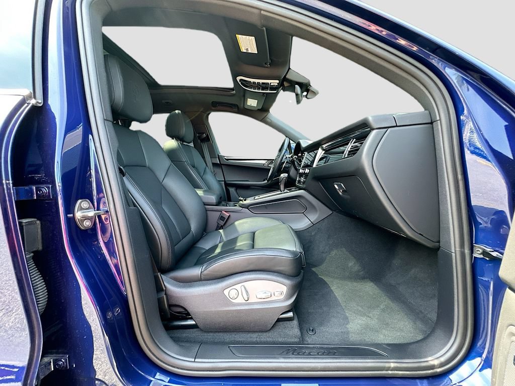 Certified 2026 Porsche Macan AWD/4WD image 30