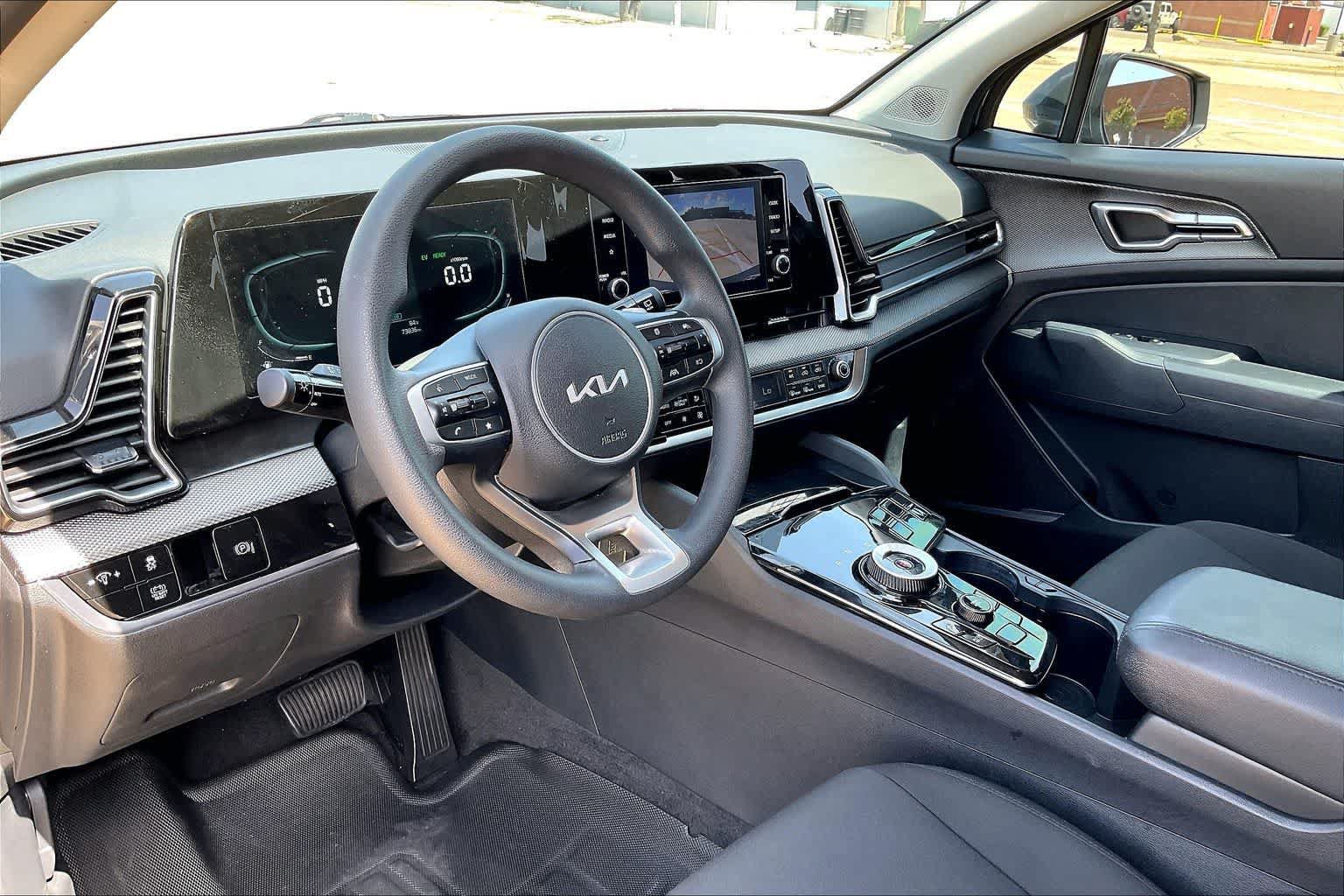 Certified 2025 Kia Sportage LX FWD image 2