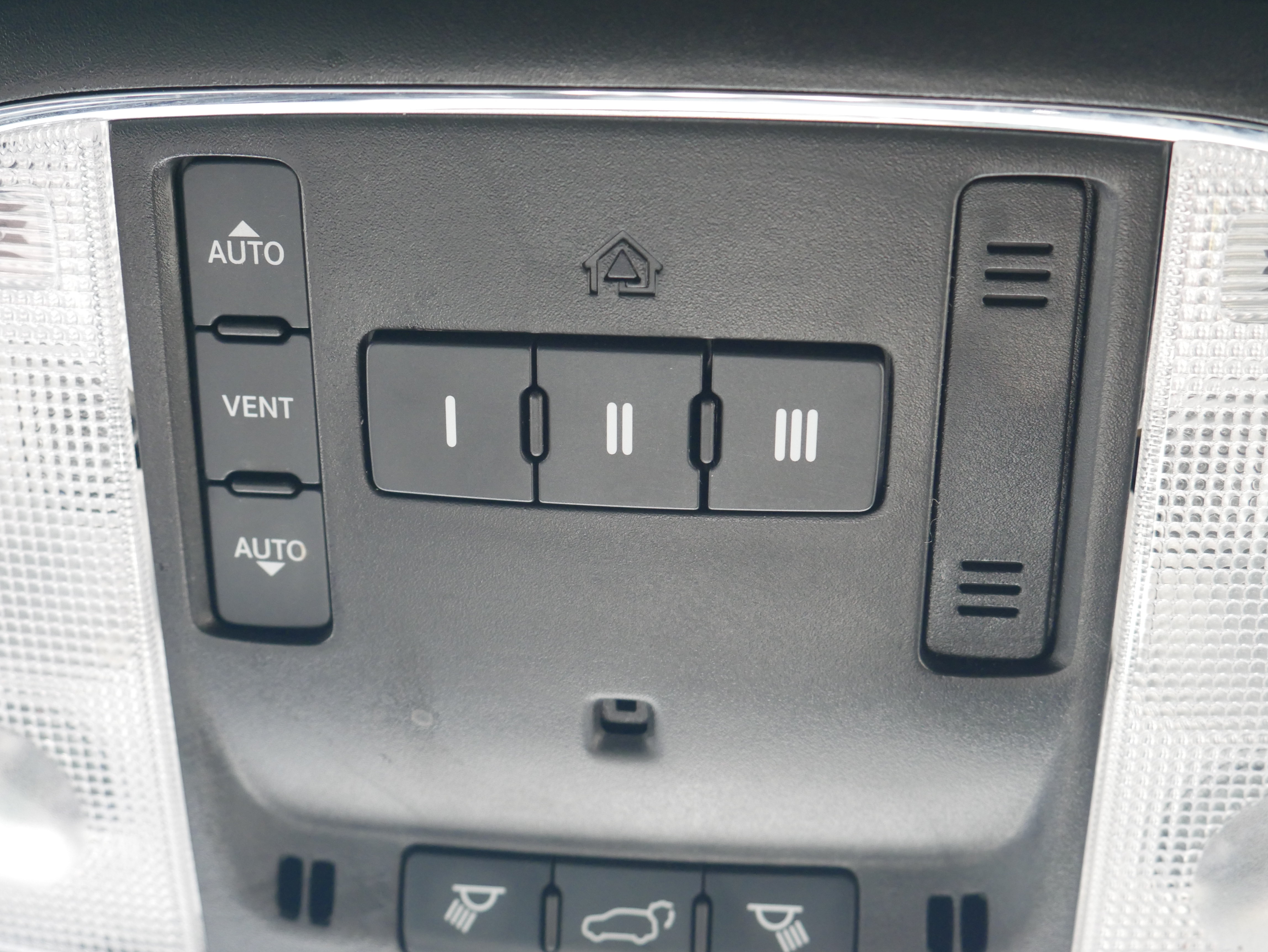 Used 2022 Jeep Grand Cherokee Laredo X AWD/4WD image 30