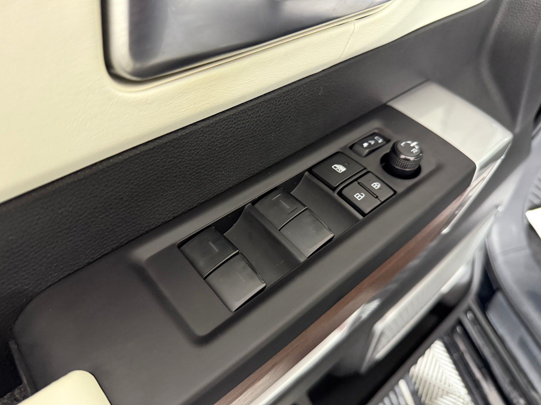 Used 2024 Toyota Sequoia Capstone AWD/4WD image 13