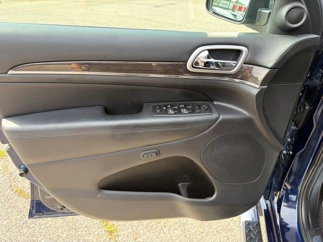 Used 2018 Jeep Grand Cherokee Overland AWD/4WD image 9