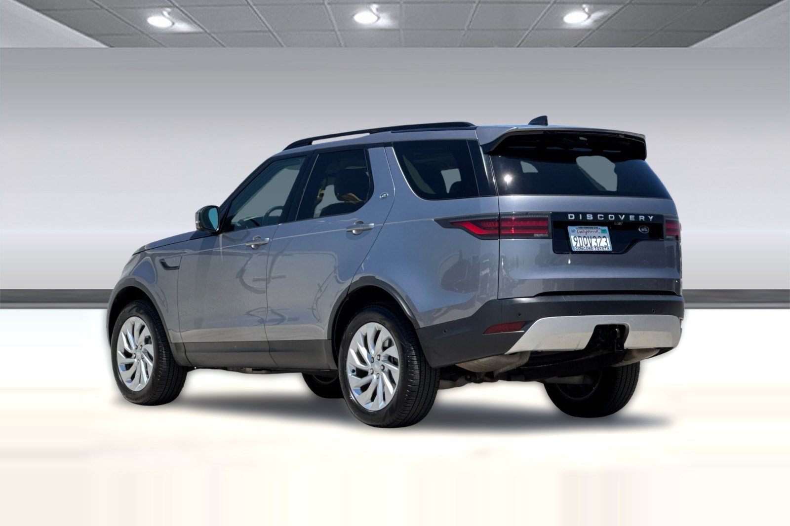 Used 2022 Land Rover Discovery S AWD/4WD image 3