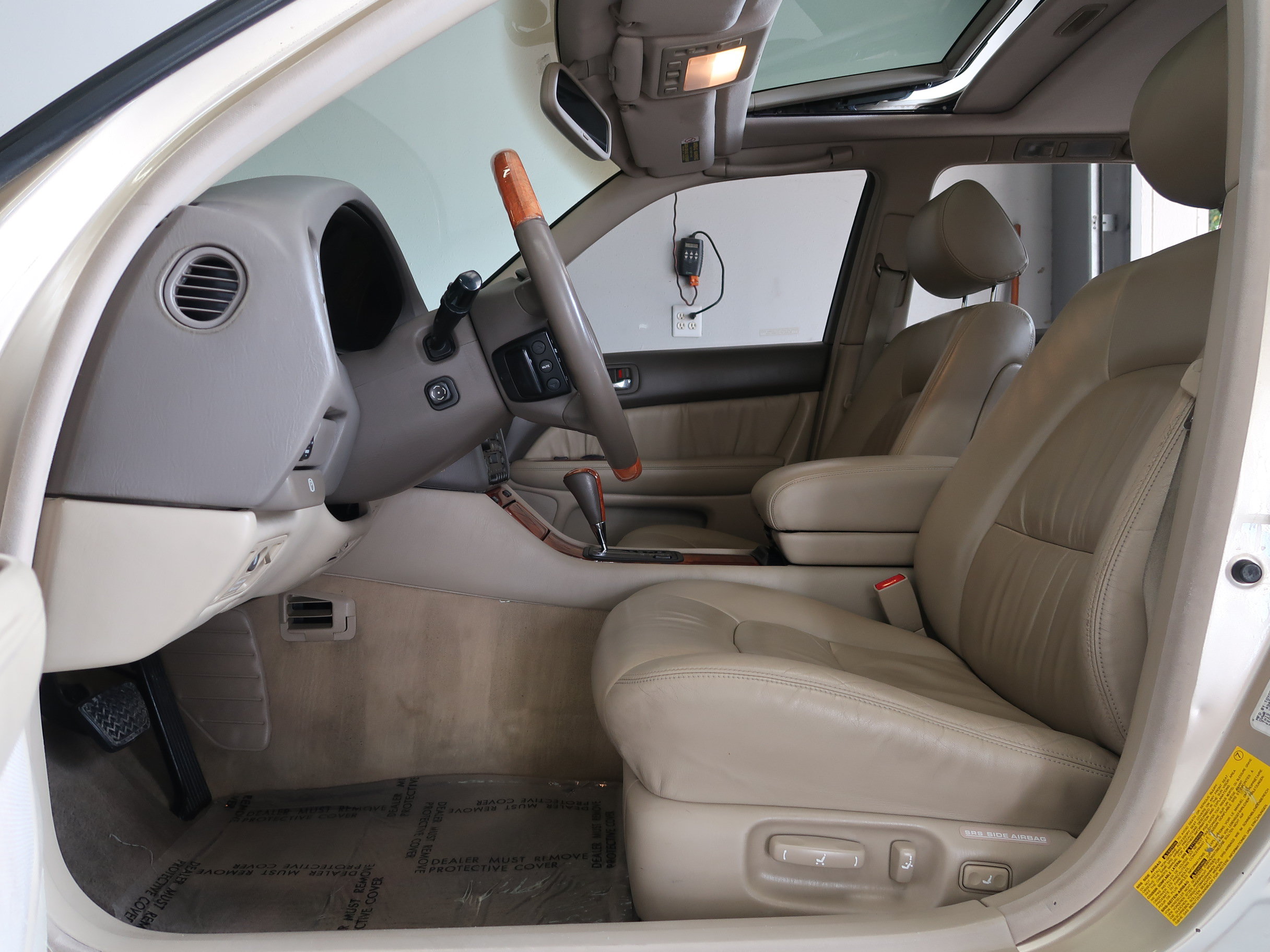Used 2000 Lexus LS 400 RWD image 26