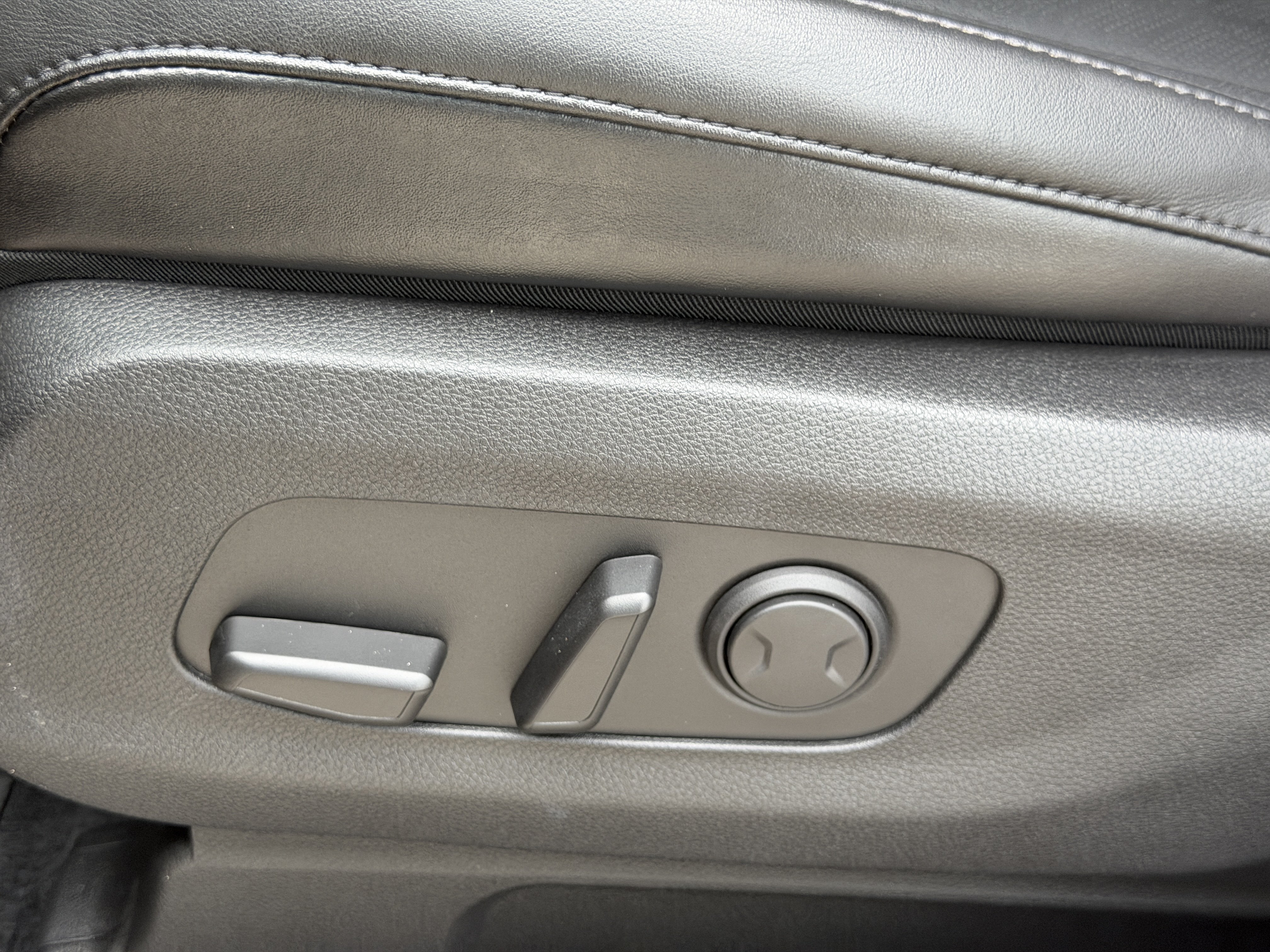 Certified 2024 Kia Carnival EX FWD image 20