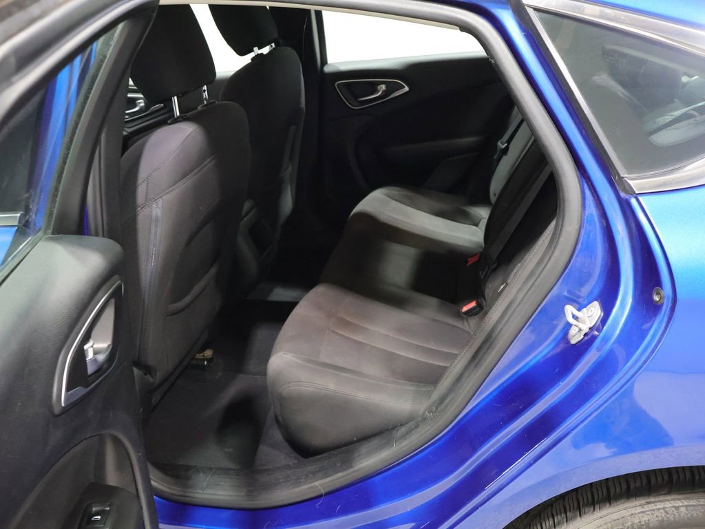 Used 2015 Chrysler 200 Limited w/ Convenience Group image 6