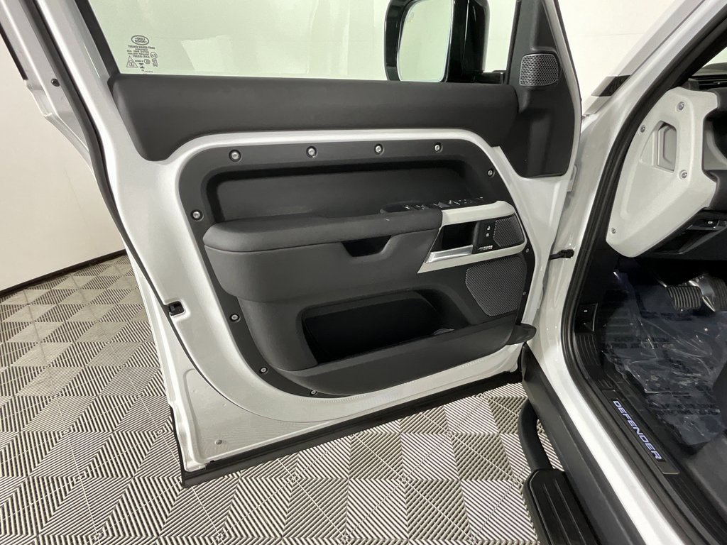 Certified 2024 Land Rover Defender 110 X-Dynamic SE image 17
