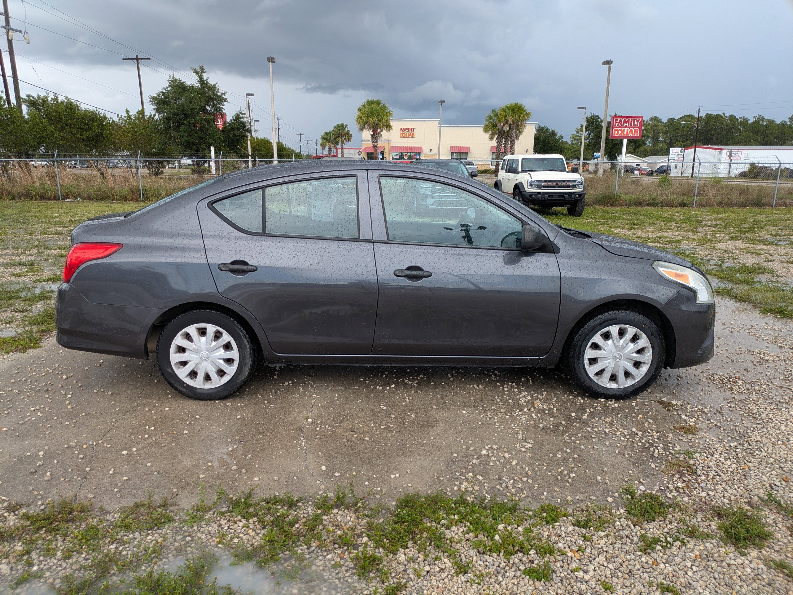 Used 2015 Nissan Versa S FWD image 3