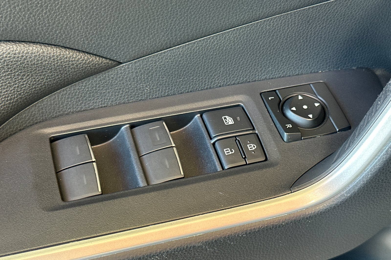 Used 2025 Toyota RAV4 XLE AWD/4WD image 13