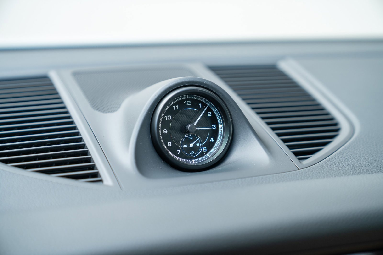 Certified 2025 Porsche Macan image 15